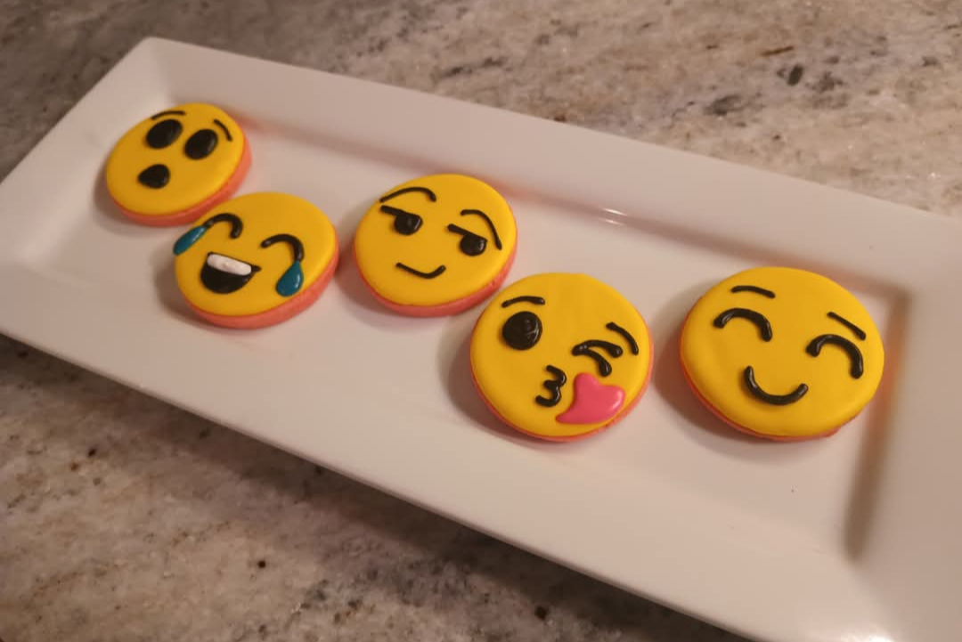 Emoji cookies