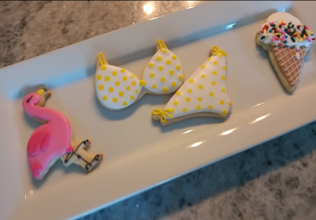 Summer flamingo and bikini cookies